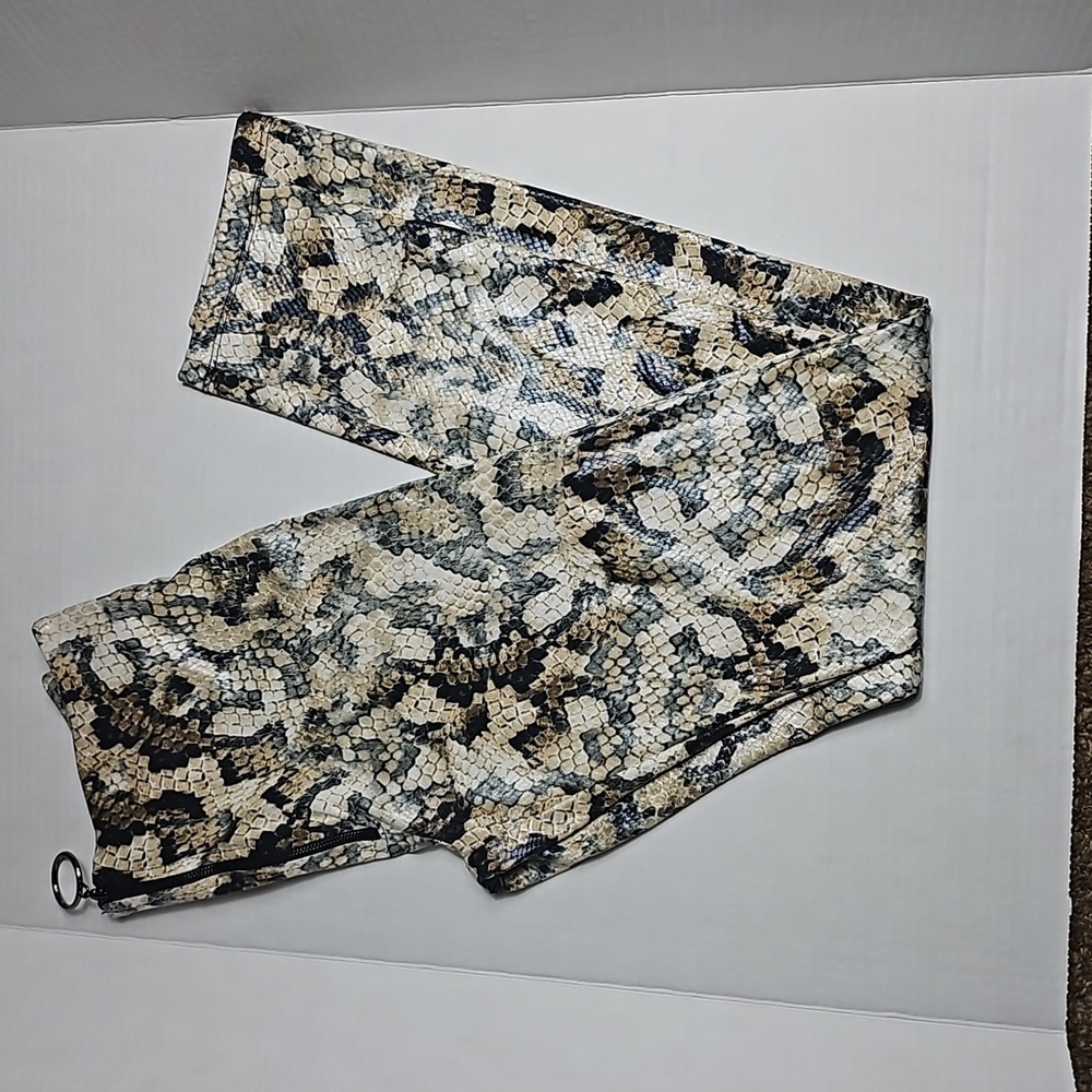 Love In Snakeskin Skin Pattern (Small)